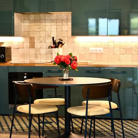 Appart-terrasse , 80m De La Benoit, *