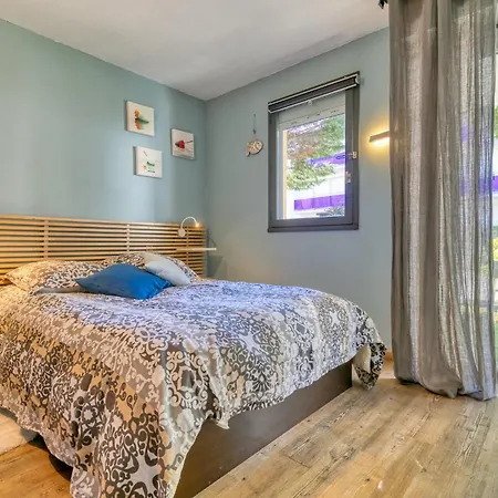 Apartment Appart-terrasse , 80m De La Benoit,